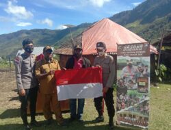 Ciptakan Komunikasi Yang Harmonis, Program SASAKA (Sabtu Sambang Kampung) Polres Puncak Jaya Hadir di Kampung Usir Mulia