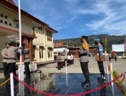 Tingkatkan Rasa Cinta Tanah Air Dan Semangat Nasionalisme Personil Polres Tolikara Lakukan Upacara Bulanan