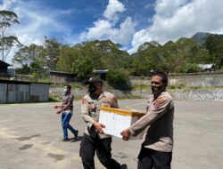 Polres Tolikara Bersama Dinas Kesehatan, Lakukan Penjemputan Vaksin Sinovac Dari Jayapura