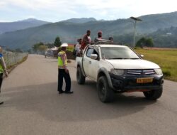 Satuan Lantas Polres Tolikara : Pengendara Wajib Hukumnya Disiplin Prokes Saat Beraktifitas Dijalan Raya