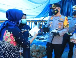 Kapolres Bersama Forkopimda Takalar Bagikan 1.999 Masker Gratis Kepada Masyarakat Dalam Giat Ops Yustisi