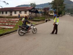 Berikan Himbauan Kepada Pengendara, Satuan Lalu Lintas Lakukan Pengaturan Di Jalan Raya