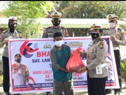 Satlantas Polres Takalar Bagi Bansos Jelang Hari Lalulintas Bhayangkara ke-66