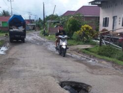 Jalan Berlubang di Kel.Takkalasi,Membahayakan Pengguna Jalan