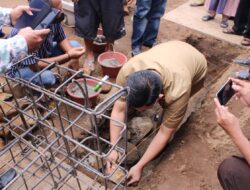 Sekda Takalar Lakukan Peletakan Batu Pertama Pembangunan Masjid Al-Hidayah Anjarowwa Malewang