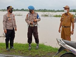 Kapolsek Bersama Camat Marbo  Pantau Banjir, Puluhan Rumah Warga Tergenang Air