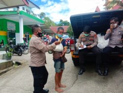 Polres Toraja Utara Kembali Salurkan Bantuan Sembako Bagi Peserta Vakasinasi di Laang Tanduk