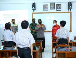 Pelajar Senang Bisa Belajar Tatap Muka, Kapolri: Fokus Gapai Cita-Cita Agar Jadi Kebanggaan Keluarga