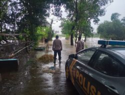 Personil Polsek Polsel Polres Takalar Patroli Pantau Daerah Rawan Banjir