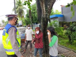 Satlantas Polres Takalar Bagikan Masker Saat Gelar Operasi Yustisi