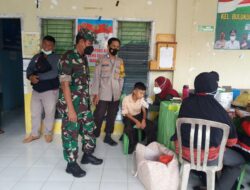 Bhabinkamtibmas Dan Babinsa Bersinergi Amankan Giat Vaksinasi