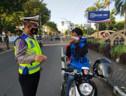 Operasi Yustisi dan Bagikan Masker, Satlantas Polres Takalar Ajak Taat Prokes