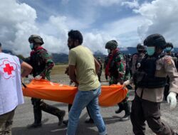 Ops Damai Cartenz Berhasil Evakuasi 8 Korban Penembakan KKB