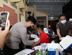 Polres Takalar Gelar Gerai Vaksinasi Setelah Pelaksanaan Sholat Tarawih