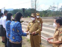 Bupati Yohanis Bassang Menyerahkan SK PNS, CPNS, PPPK Guru dan PPPK Non Guru Lingkup Pemkab Toraja Utara.