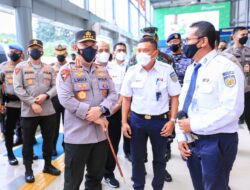 Tinjau Stasiun Pasar Senen, Kapolri Imbau Warga Mudik Sebelum Tanggal 28 April