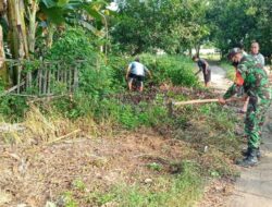 Babinsa Jadi Motifator Dan Penggerak Masyarakat Bersihkan Lingkungan