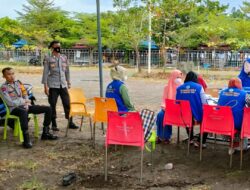 Kanit Samapta Polsek Marbo Polres Takalar Pantau Giat Vaksinasi Door To Door Di Desa Topejawa