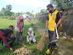 Sambut Hari Bhayangkara Ke-76, Polsek Mapsu Kerja Bakti Bersihkan Lapangan Sepakbola