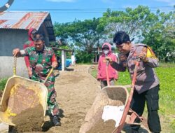 Sinergitas TNI – Polri di Takalar Terlihat Saat Bantu Warga Perbaiki Jalan Tani