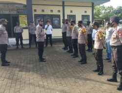 Kapolsek Polsel Polres Takalar Pimpin Apel Pagi Dan Berikan Arahan Tentang Pentingnya Kedisiplinan