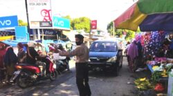 Cegah Kemacetan, Personil Polsek Galut Pengamanan dan Pengaturan Arus Lali di Pasar Tradisional