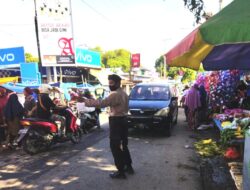 Cegah Kemacetan, Personil Polsek Galut Pengamanan dan Pengaturan Arus Lali di Pasar Tradisional
