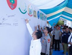 Polda Sulsel Bersama BNNP Gelar Deklarasi Kampung Tangguh Bersinar Di Bulukumba  BULUKUMBA – Polres Bulukumba