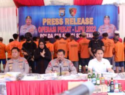 Kapolda Sulsel Pimpin Press Release hasil Operasi PEKAT LIPU 2022