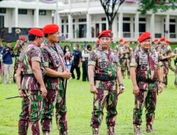 Disematkan Baret Merah Kopassus, Kapolri: Jangan Ragukan Sinergisitas TNI-Polri Jaga NKRI