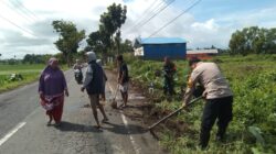TNI-POLRI di Galesong Bantu Warga Bersihkan Ruas Jalan