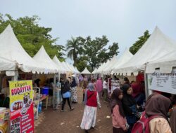 Pedagang Kaki Lima Panen Pembeli di Gerak Jalan Anti Mager Takalar