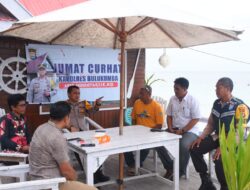 Jum’at Curhat Kapolres Bulukumba Bersama Kades Lembanna Di Pantai Mandala Ria.