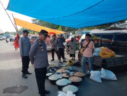 Jelang Ramadhan, Kapolsek Pimpin Anggota Cek Stok Barang di Pasar Tradisional