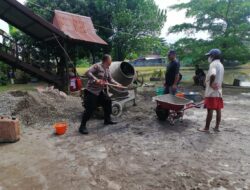 Hadir Di Tengah Masyarakat, Polisi Polsek Mapsu Gotong Royong Bantu Warga Cor Jalan Umum