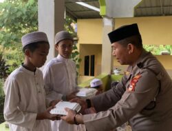 Ramadhan Berkah, Kanit Binmas Polsek Polut Bagi-Bagi Takjil Di Pondok Tahfiz Al Qur’an Muhajirin Towata