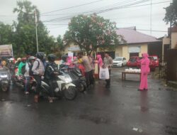 Jelang Buka Puasa, Polsek Galut Bersama Bhayangkari Bagi-bagi Takjil