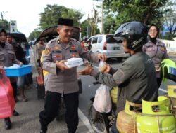 Raih Keberkahan Bulan Ramadhan, Polres Takalar Kembali Berbagi Takjil Untuk Masyarakat