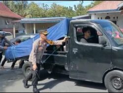 Aksi Sigap Waka Polres Bulukumba Dorong Mobil Mogok Di Tanjung Bir