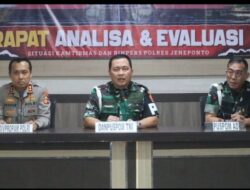 KONFERENSI TIM GABUNGAN DIV PROPAM POLRI DAN PUS POM TNI TERKAIT PENYERANGAN MAKO POLRES JENEPONTO