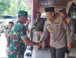 Perkuat Soliditas Dan Sinergitas TNI-Polri, Kapolda Sulsel dan Pangdam XIV Hasanuddin beserta Jajaran Gelar Sholat Dhuhur dan Makan Siang Bersama