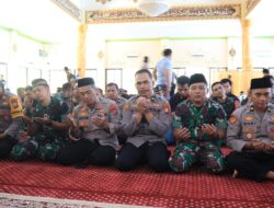 Kebersamaan, Soliditas dan Sinergitas TNI – Polri, Polres Takalar dan Kodim 1426 Takalar Gelar Sholat Dzuhur Berjamaah