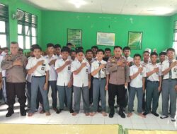 Satuan Binmas Polres Takalar Sambangi Sekolah, Berikan Penyuluhan Bahaya Narkoba dan Kenakalan Remaja