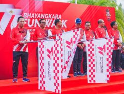 Fun Walk dengan Lintas Elemen, Kapolri Gaungkan Jaga Persatuan-Kesatuan