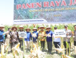 Pj. Bupati : Panen Raya Sekolah Lapang Iklim (SLI) Mendukung Ketahanan Pangan di Takalar