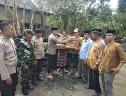 Wujud Polri Peduli, Polres Takalar Bantu Korban Kebakaran