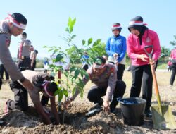 Polri Catat Rekor MURI Tanam Pohon Serentak Dan Terbanyak, Polda Sulsel Tanam 1.750 Pohon