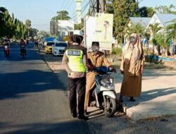 Patroli Humanis, Polwan Satlantas Polres Takalar Beri Teguran ke Pelanggar Lalu Lintas