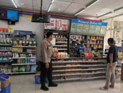 Cegah Gangguan Kamtibmas, Bhabinkamtibmas Sambangi Mini Market