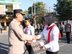 Kapolres Takalar Kembali Berikan Reward Bagi Empat Orang Anggota Berprestasi